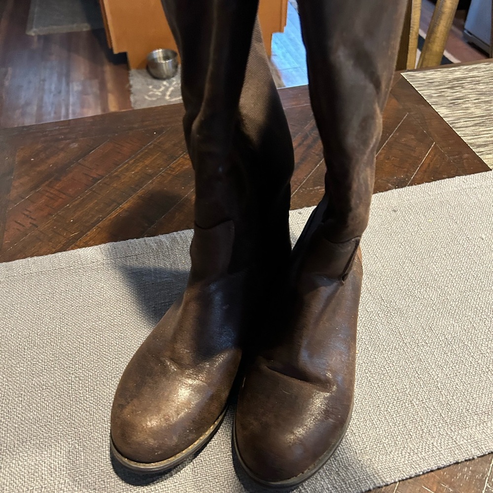 Knee high lane Bryant winter boot brown with wooden type soul.